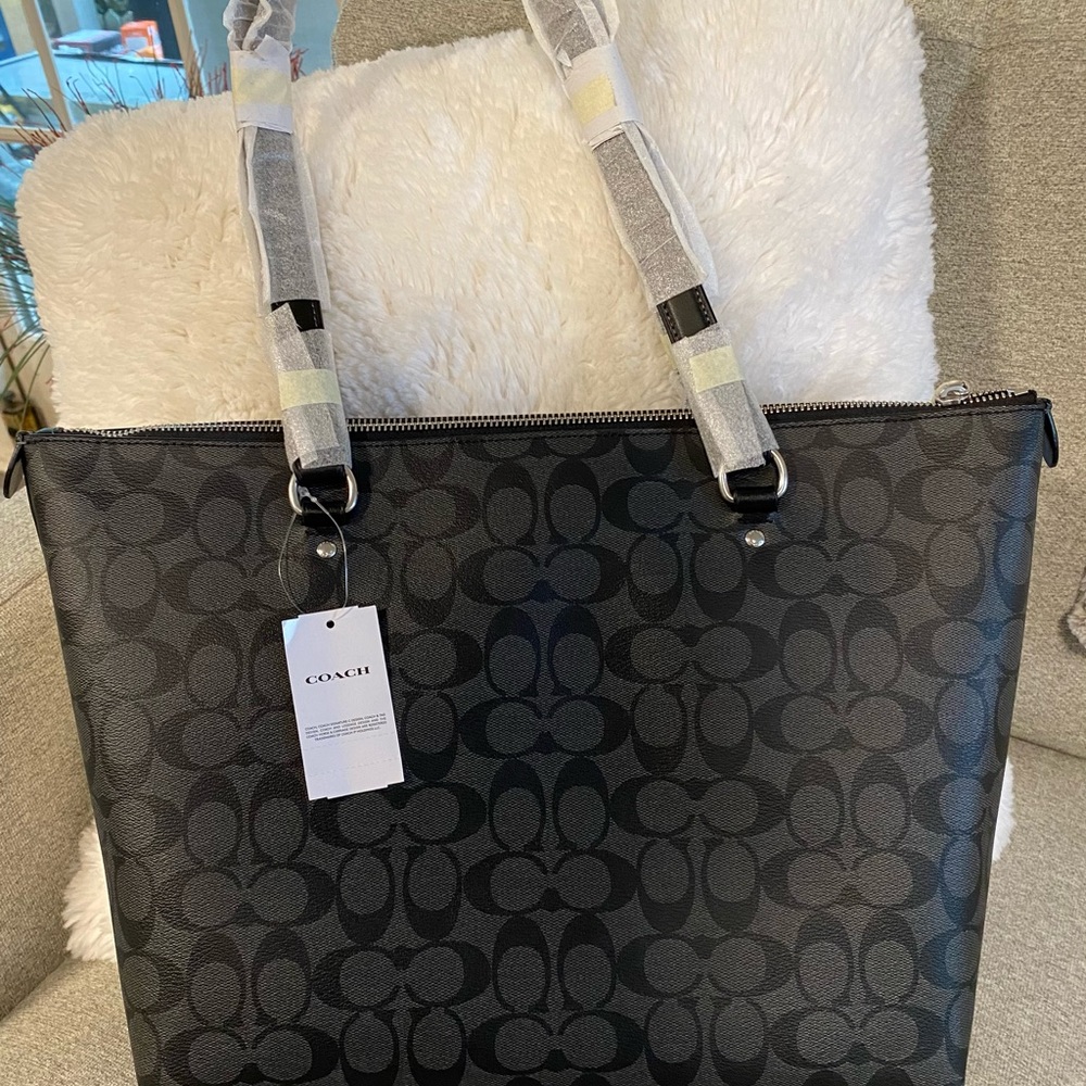 Brand new tag attached COACH bag